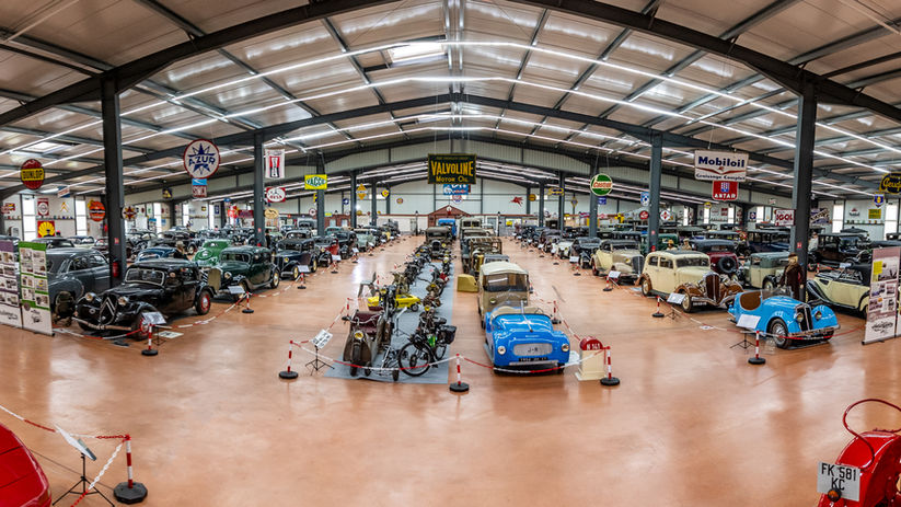 Vue d'ensemble de l'unique musée automobile de Charente-Maritime